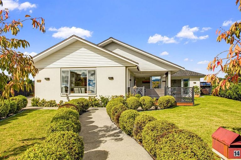Photo of property in 14 Topping Place, Whitianga, 3510