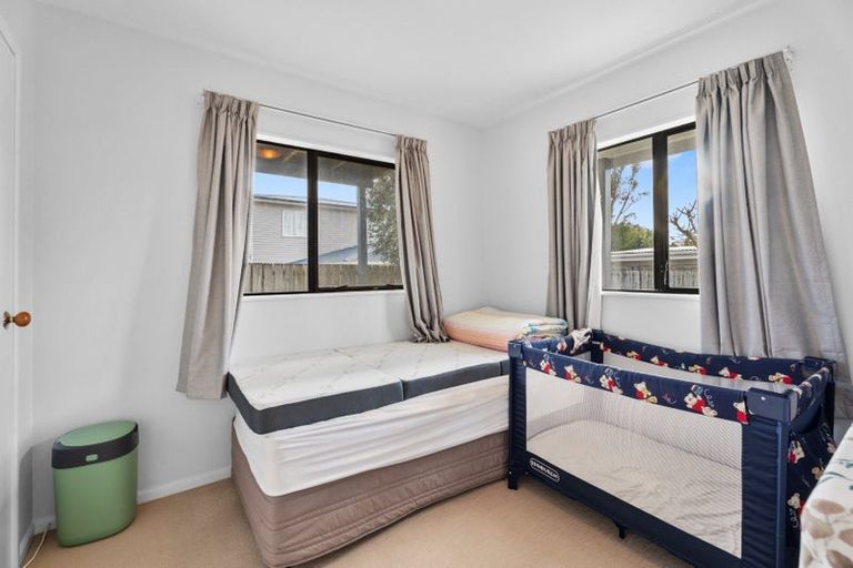 Photo of property in 2/12 Gazelle Avenue, Beach Haven, Auckland, 0626