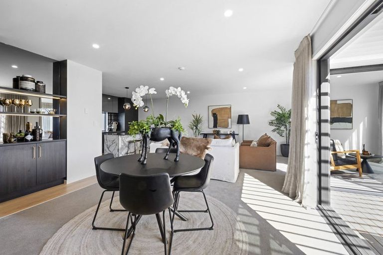 Photo of property in 2/11a Baring Terrace, Strandon, New Plymouth, 4312