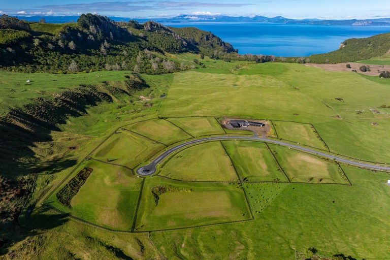 Photo of property in 10 Taumata Rise, Acacia Bay, 3385