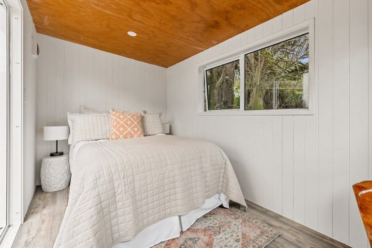 Photo of property in 27 Hebron Road, Waiake, Auckland, 0630