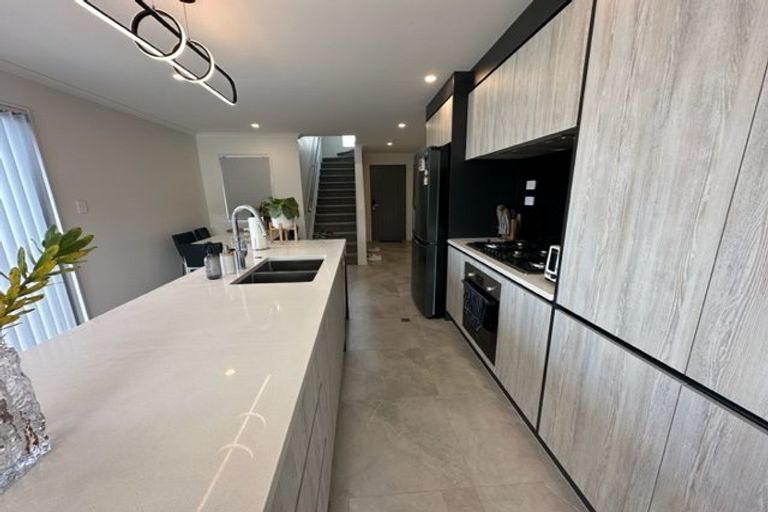 Photo of property in 7/11 Celeste Place, Totara Vale, Auckland, 0627