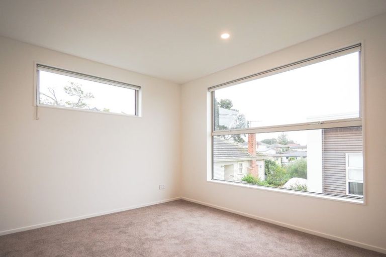 Photo of property in 4/10 Tirimoana Road, Te Atatu South, Auckland, 0602