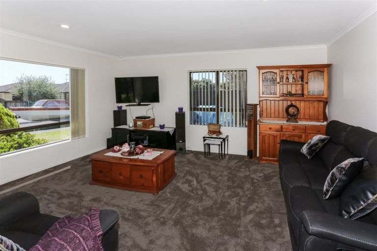 Photo of property in 9 Mccall Drive, Waiuku, 2123