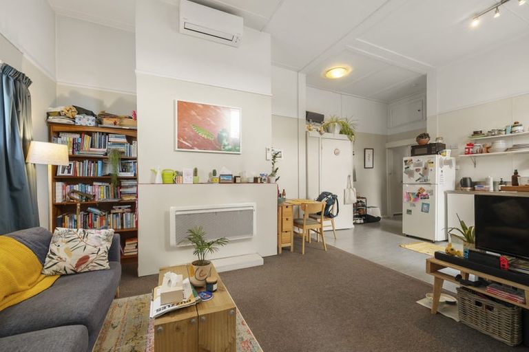 Photo of property in 25 Myrtle Crescent, Mount Cook, Wellington, 6021