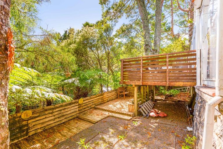 Photo of property in 98 Scenic Drive, Titirangi, Auckland, 0604