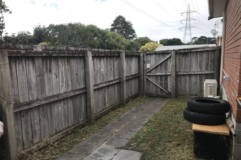 Photo of property in 2/92 Portage Road, New Lynn, Auckland, 0600