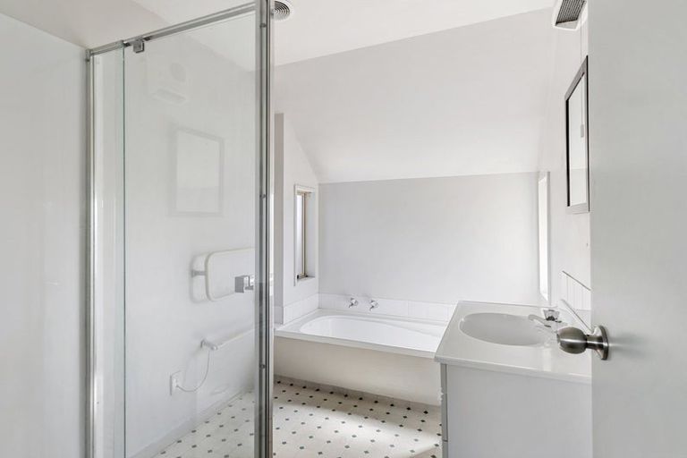 Photo of property in 4/17 Longley Place, Addington, Christchurch, 8024