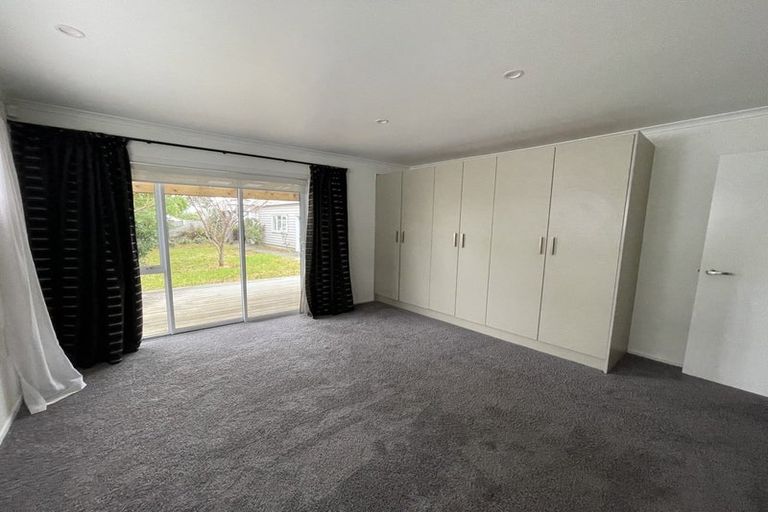 Photo of property in 16 River Road, Te Atatu Peninsula, Auckland, 0610