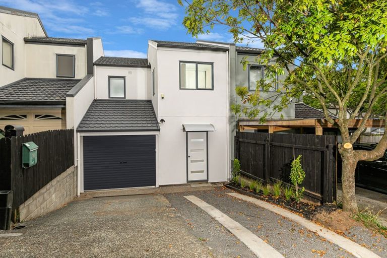 Photo of property in 35 Rakich Place, Henderson, Auckland, 0612