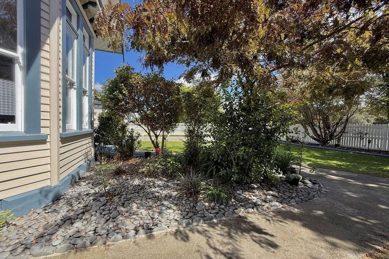 Photo of property in 25 Rhodes Street, Waimate, 7924