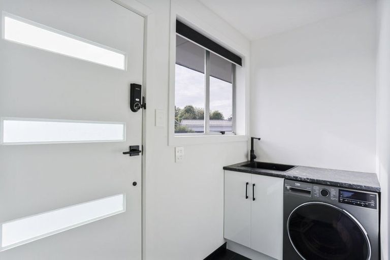 Photo of property in 28 Shetland Street, Woolston, Christchurch, 8062