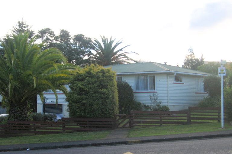 Photo of property in 27 Crompton Road, Massey, Auckland, 0614