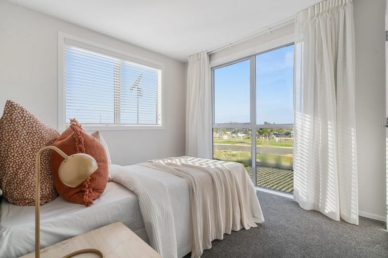 Photo of property in 34 Metoriti Crescent, Karaka, 2124