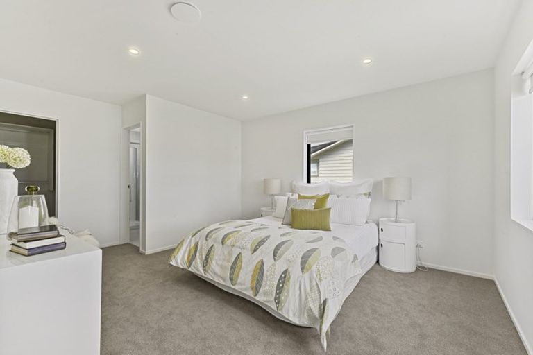 Photo of property in 28 Pepene Avenue, Takanini, 2112
