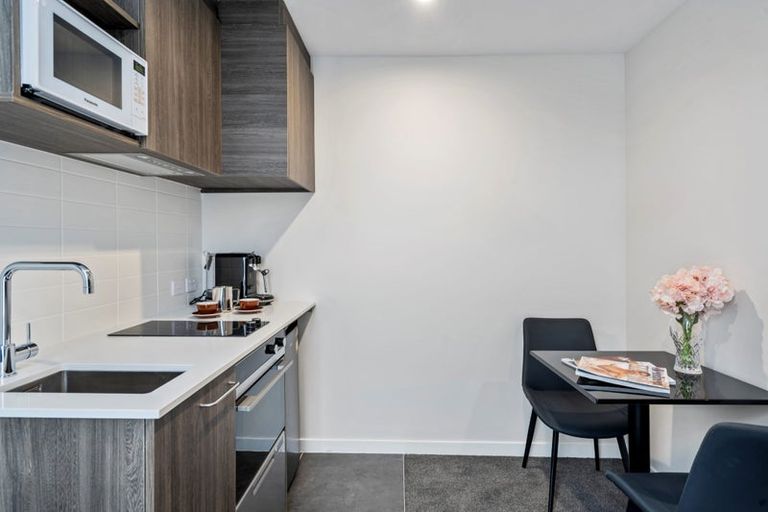 Photo of property in Proximity Apartment Hotel, 704/172 Thorndon Quay, Pipitea, Wellington, 6011