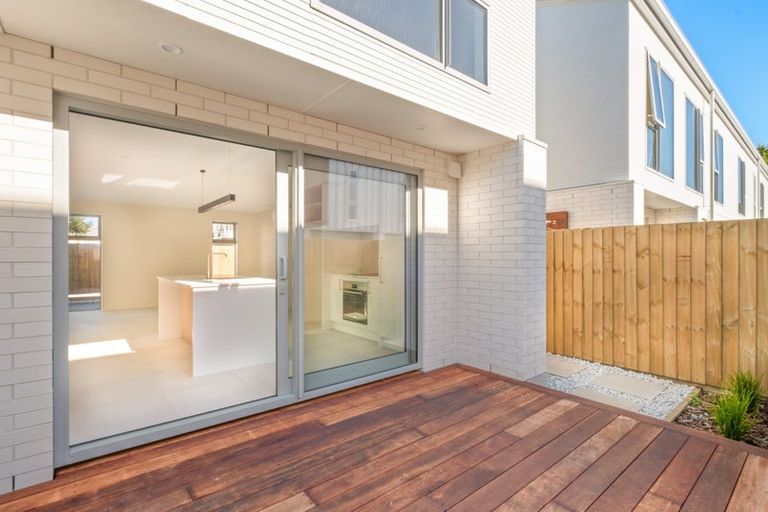 Photo of property in 2/50 Marine Parade, North New Brighton, Christchurch, 8083