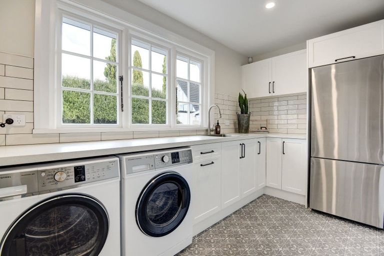 Photo of property in 3 Brassey Road, Saint Johns Hill, Whanganui, 4500