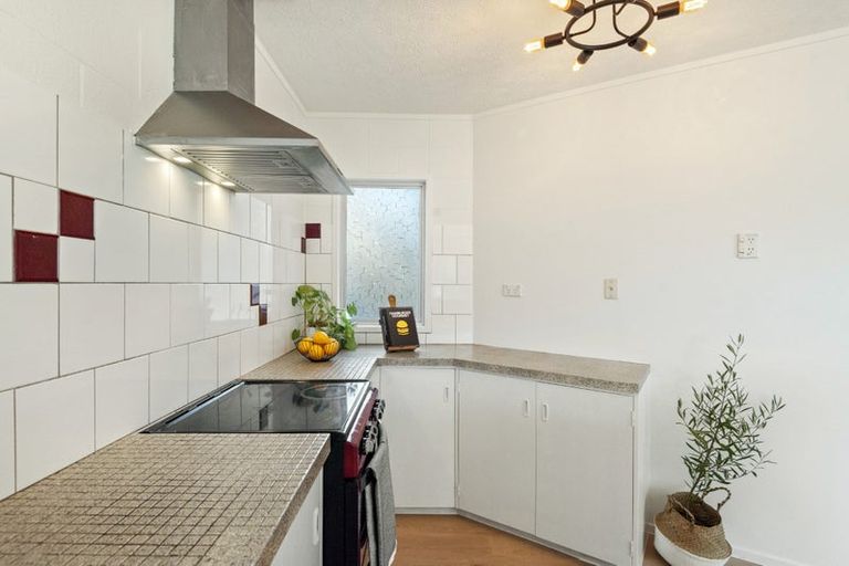 Photo of property in 1/92 Lake Road, Northcote, Auckland, 0627