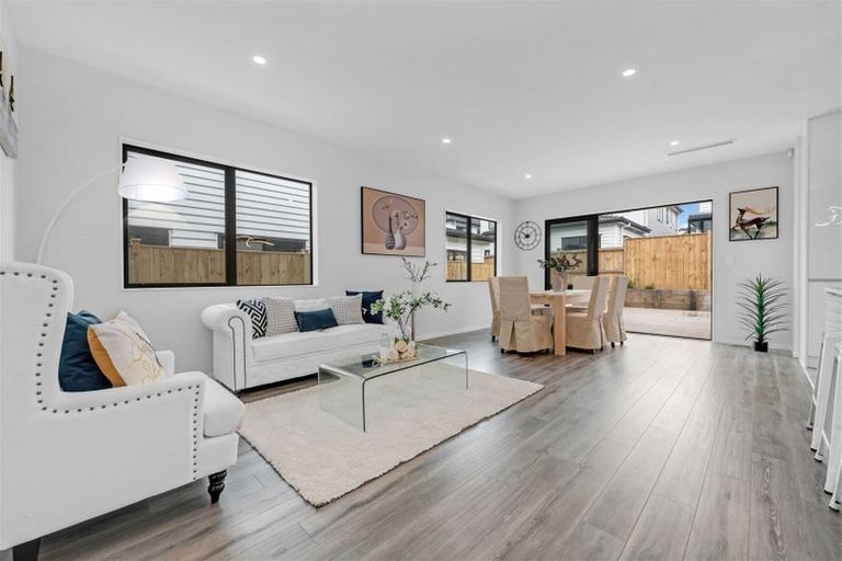Photo of property in 60 Drumbuoy Drive, Flat Bush, Auckland, 2019