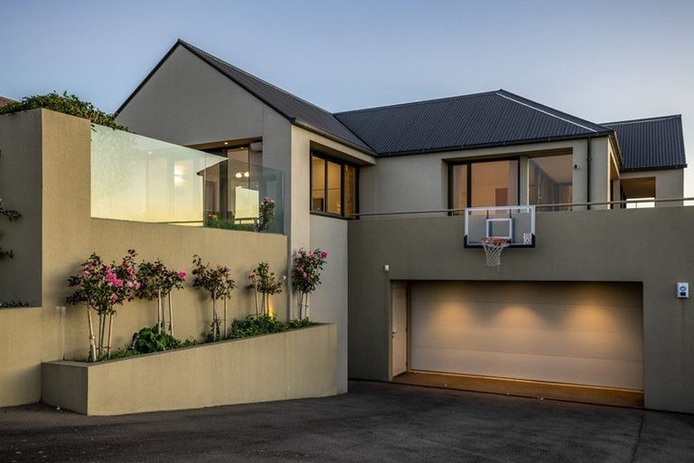 Photo of property in 60 Glenstrae Road, Redcliffs, Christchurch, 8081