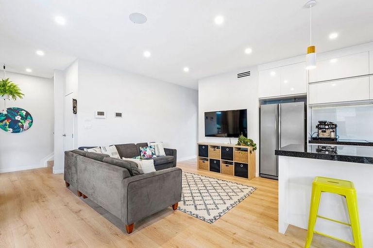 Photo of property in 1 Crompton Place, Orewa, 0931