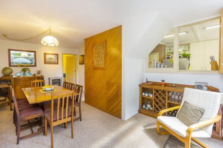 Photo of property in 135 Pinehaven Road, Pinehaven, Upper Hutt, 5019