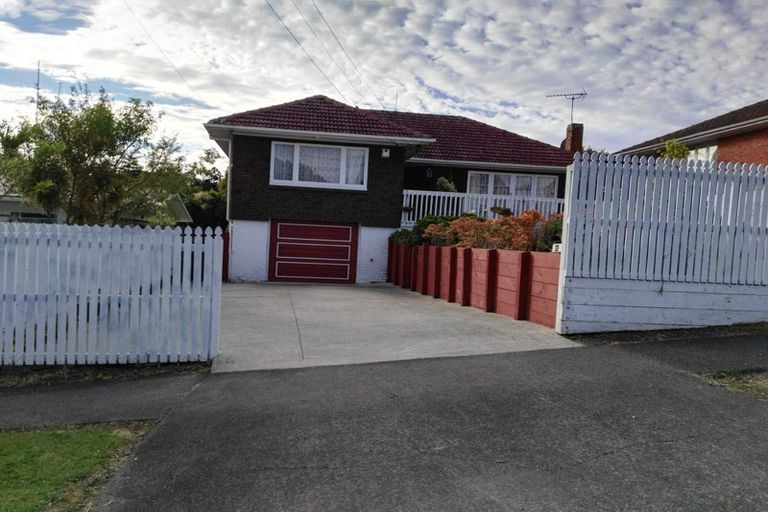 Photo of property in 31 Fruitvale Road, New Lynn, Auckland, 0600