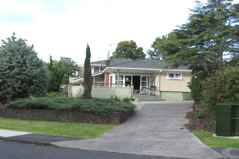 Photo of property in 13 Dawnhaven Drive, Te Atatu Peninsula, Auckland, 0610