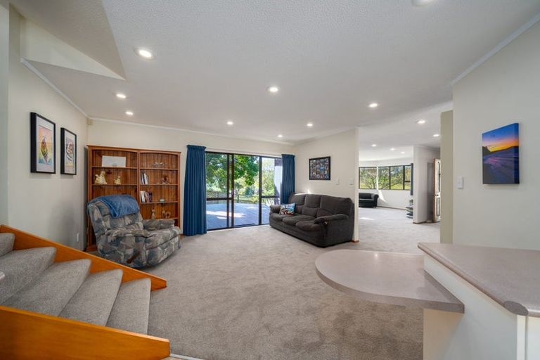 Photo of property in 36 Albatross Close, Whitby, Porirua, 5024