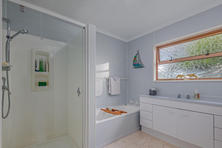 Photo of property in 17 Moyne Avenue, Milson, Palmerston North, 4414