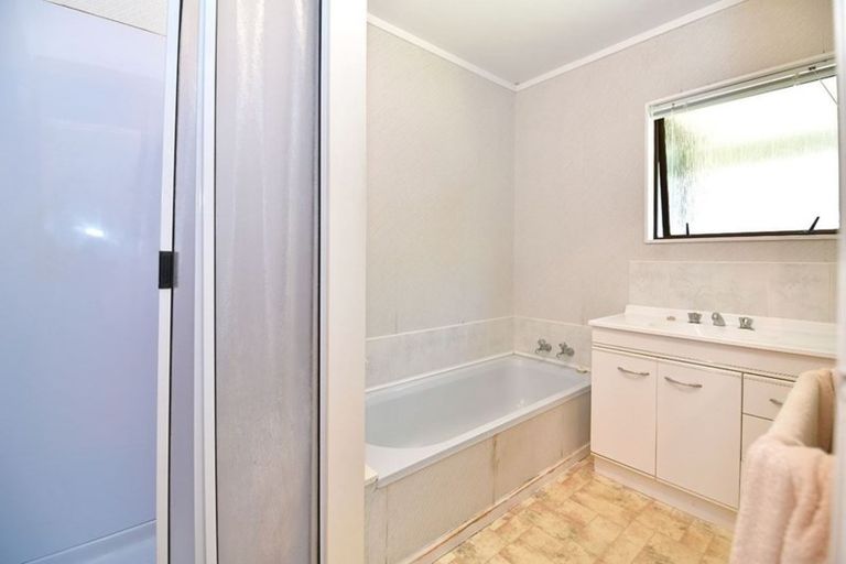 Photo of property in 23b Holiday Road, Stanmore Bay, Whangaparaoa, 0932