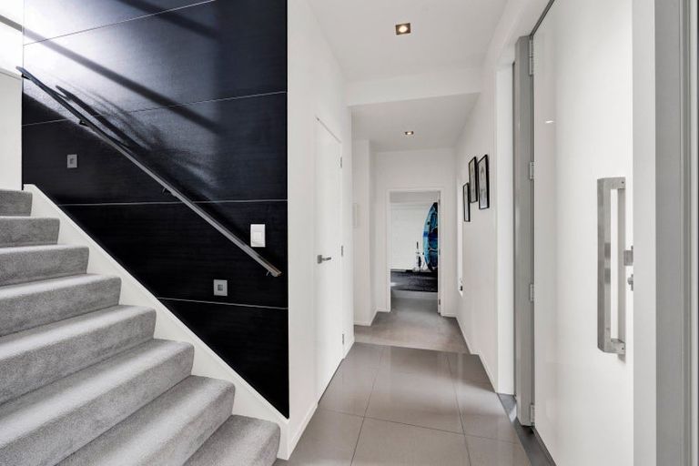 Photo of property in 2/5 Beach Street, Fitzroy, New Plymouth, 4312