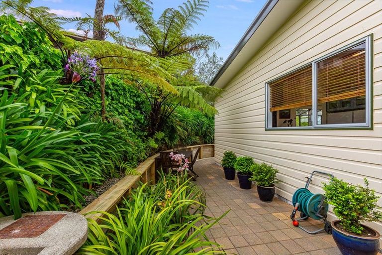 Photo of property in 129 Kahu Road, Paremata, Porirua, 5024
