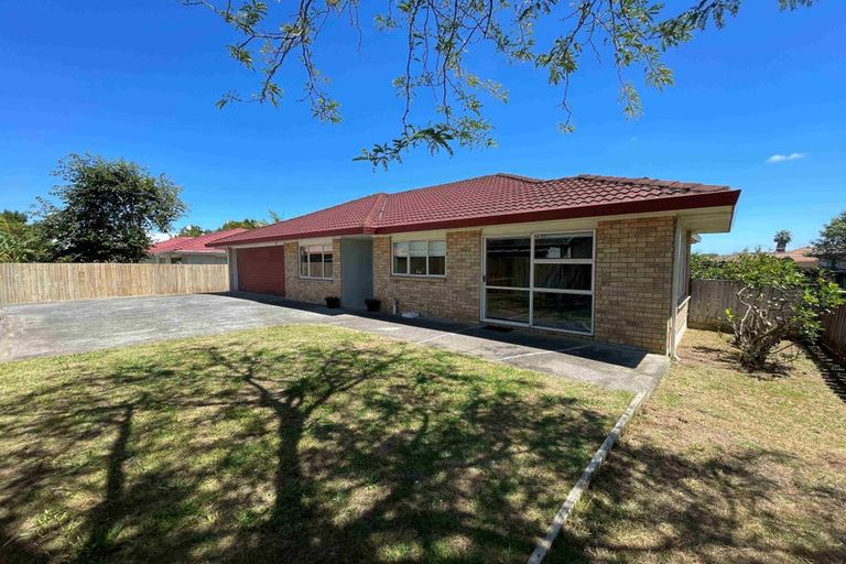 Photo of property in 2/327 Botany Road, Golflands, Auckland, 2013