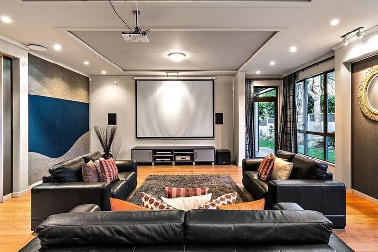 Photo of property in 6 Lupetti Rise, West Harbour, Auckland, 0618