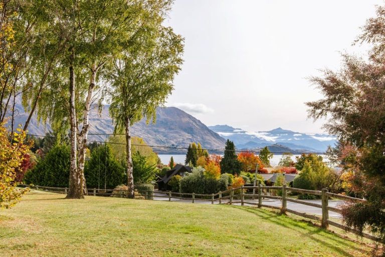 Photo of property in 3 Beech Street, Wanaka, 9305