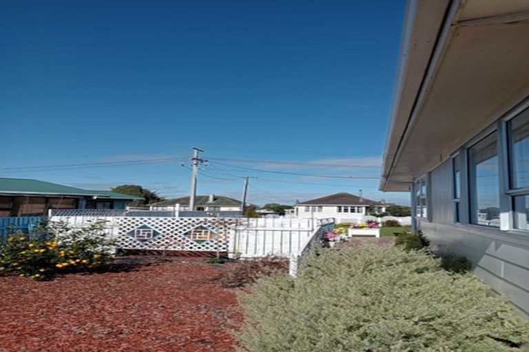 Photo of property in 11 Iredale Road, Hawera, 4610