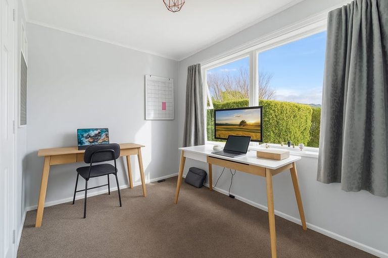 Photo of property in 17 Mountbatten Grove, Clouston Park, Upper Hutt, 5018