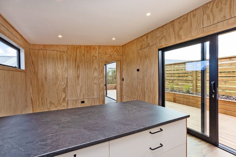Photo of property in 22 Glenda Place, Seaward Bush, Invercargill, 9812