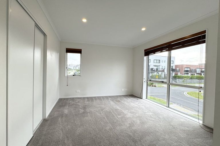 Photo of property in 2 Orowaru Avenue, Massey, Auckland, 0614
