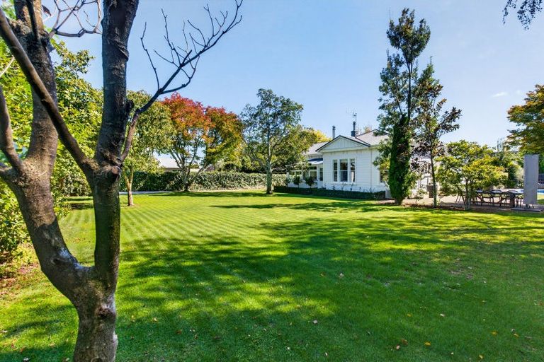 Photo of property in 129 Te Mata Road, Havelock North, 4130