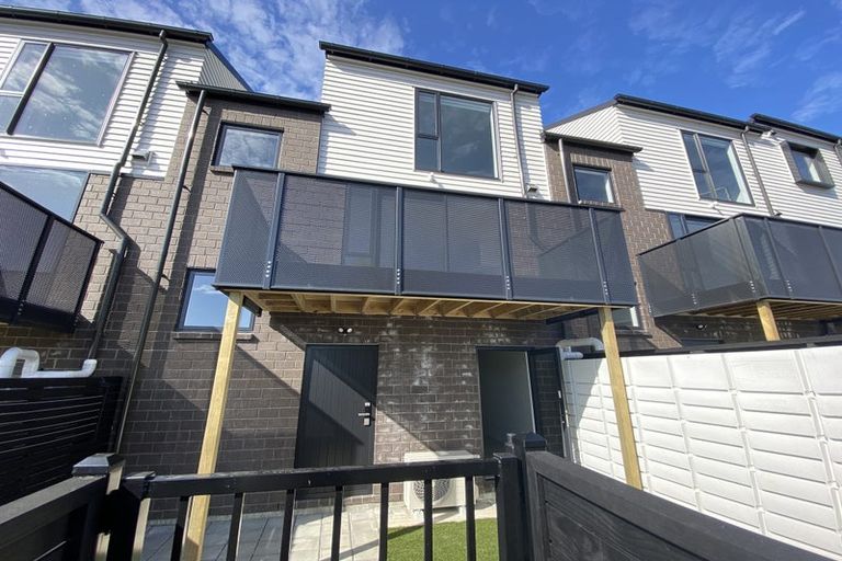 Photo of property in 4/1 Fruitvale Road, New Lynn, Auckland, 0600