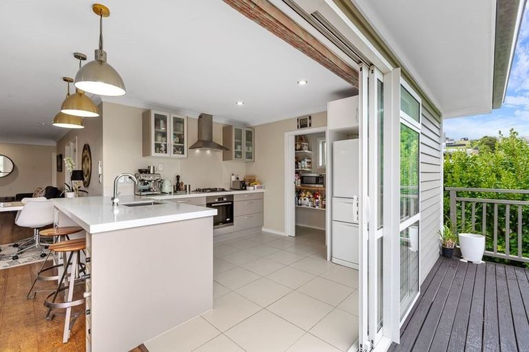 Photo of property in 16 Fern Court, Orewa, 0931