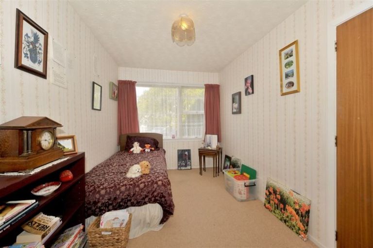 Photo of property in 17 Woodstock Place, Russley, Christchurch, 8042