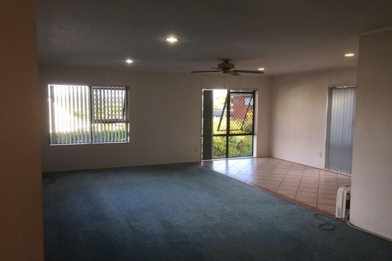 Photo of property in 16 Gala Place, Henderson, Auckland, 0612