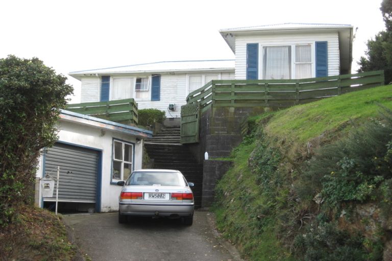 Photo of property in 64 Ruskin Road, Newlands, Wellington, 6037