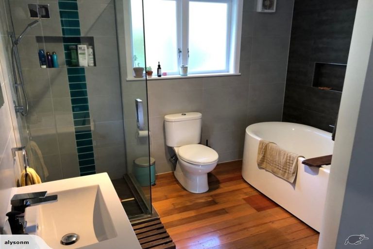 Photo of property in 66 Heathcote Road, Castor Bay, Auckland, 0620