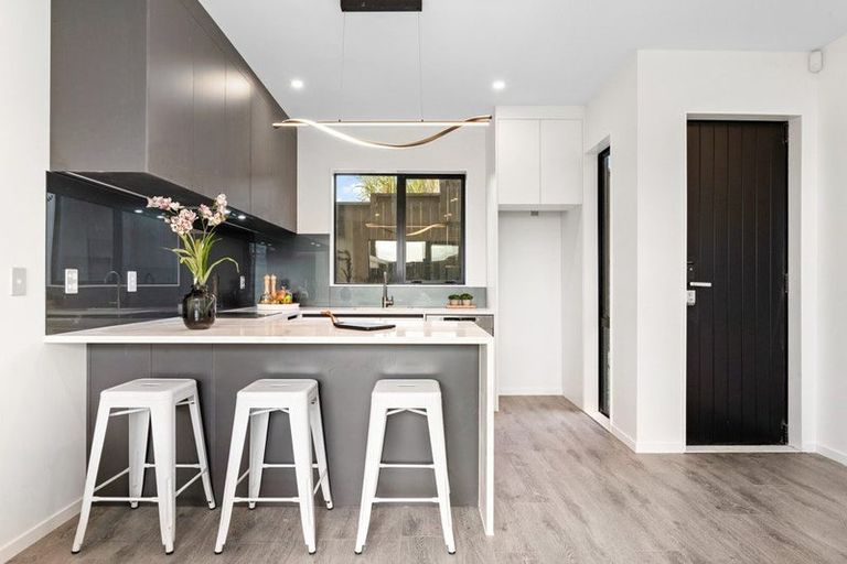 Photo of property in 122 Archibald Road, Kelston, Auckland, 0602