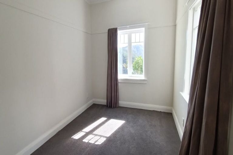 Photo of property in 6 Putnam Street, Northland, Wellington, 6012